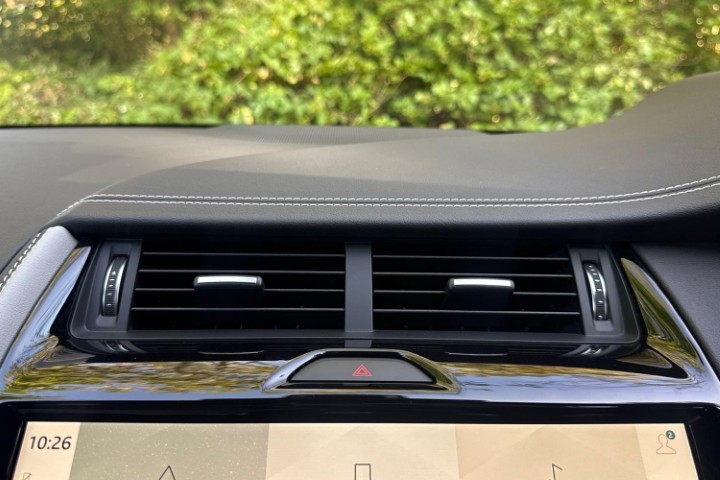 2023 (23) JAGUAR E-PACE 1.5 P300e R-Dynamic SE 5dr Auto 5742101