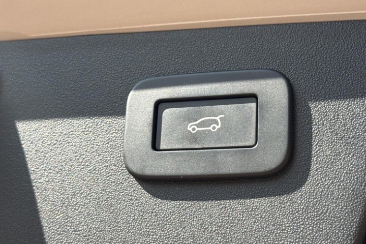 2023 (23) JAGUAR E-PACE 1.5 P300e R-Dynamic SE 5dr Auto 5742107