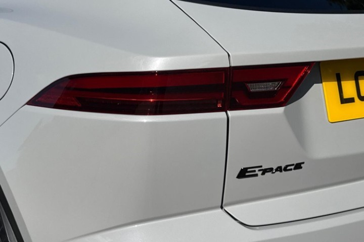 2023 (23) JAGUAR E-PACE 1.5 P300e R-Dynamic SE 5dr Auto 5742083