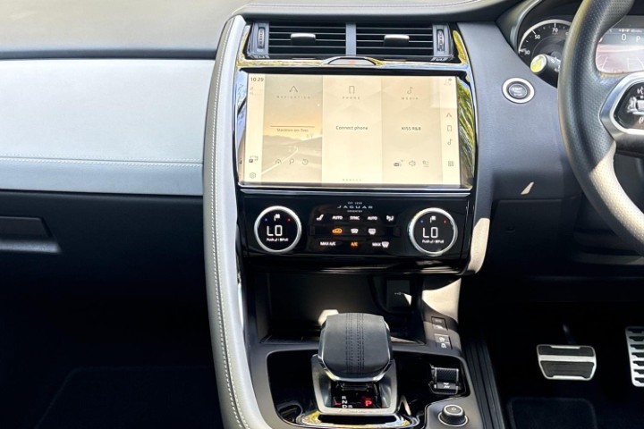 2023 (23) JAGUAR E-PACE 1.5 P300e R-Dynamic SE 5dr Auto 5742078