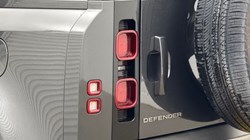 2025 (25) LAND ROVER DEFENDER 2.0 P300e X-Dynamic SE 110 5dr Auto 5756999