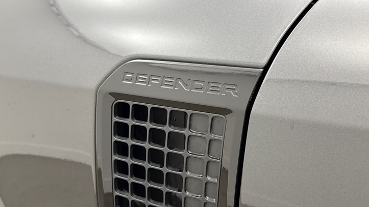 2025 (25) LAND ROVER DEFENDER 2.0 P300e X-Dynamic SE 110 5dr Auto 5757000