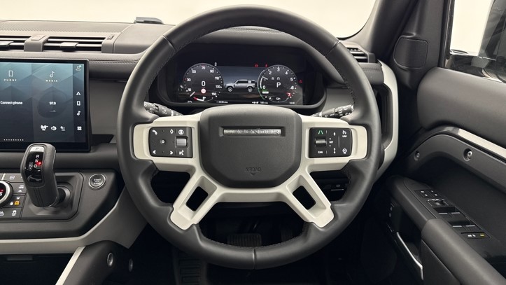 2025 (25) LAND ROVER DEFENDER 2.0 P300e X-Dynamic SE 110 5dr Auto 5756995