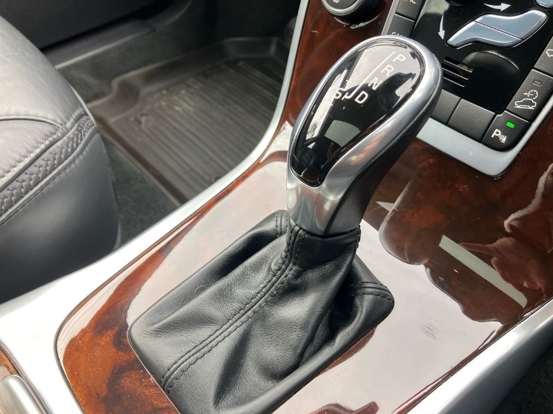 2014 (14) VOLVO XC70 D4 [181] SE Lux 5dr AWD Geartronic 3449284