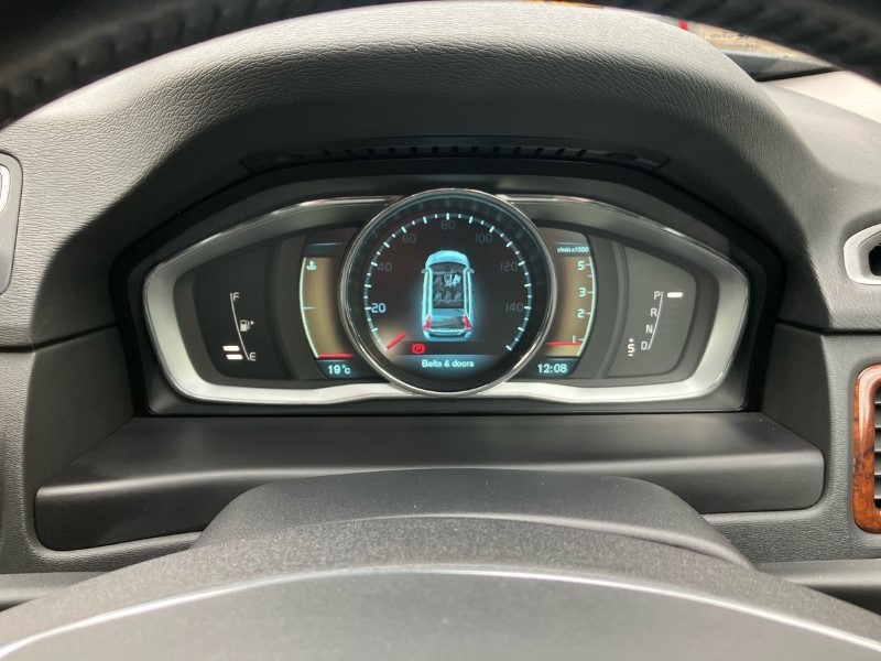 2014 (14) VOLVO XC70 D4 [181] SE Lux 5dr AWD Geartronic 3449276