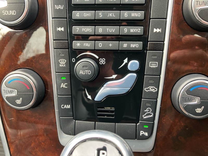 2014 (14) VOLVO XC70 D4 [181] SE Lux 5dr AWD Geartronic 3449281