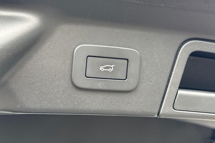2023 (73) LAND ROVER RANGE ROVER VELAR 2.0 D200 MHEV Dynamic SE 5dr Auto 5802169