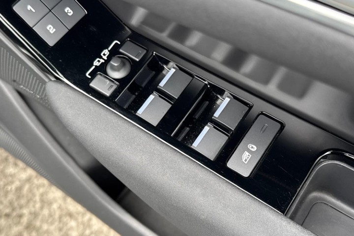 2023 (73) LAND ROVER RANGE ROVER VELAR 2.0 D200 MHEV Dynamic SE 5dr Auto 5802152