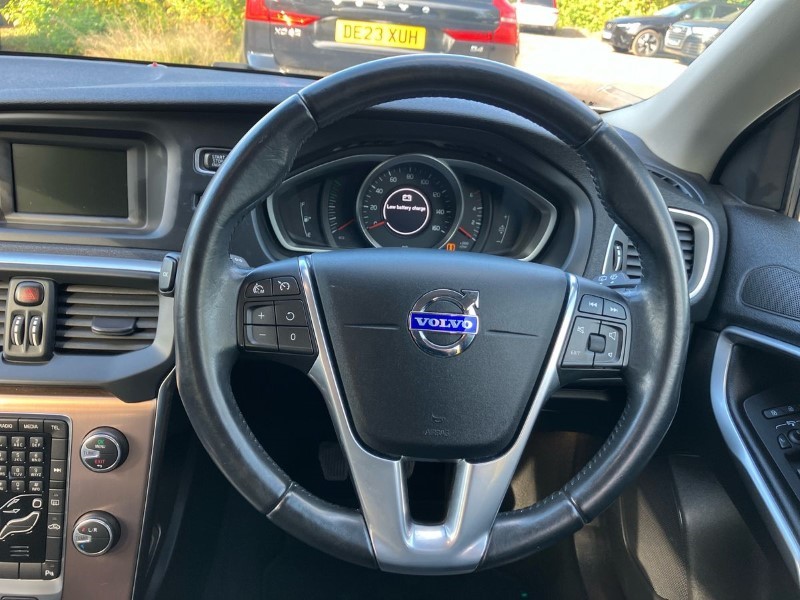 2014 (64) VOLVO V40 D2 Cross Country Lux 5dr 3563693