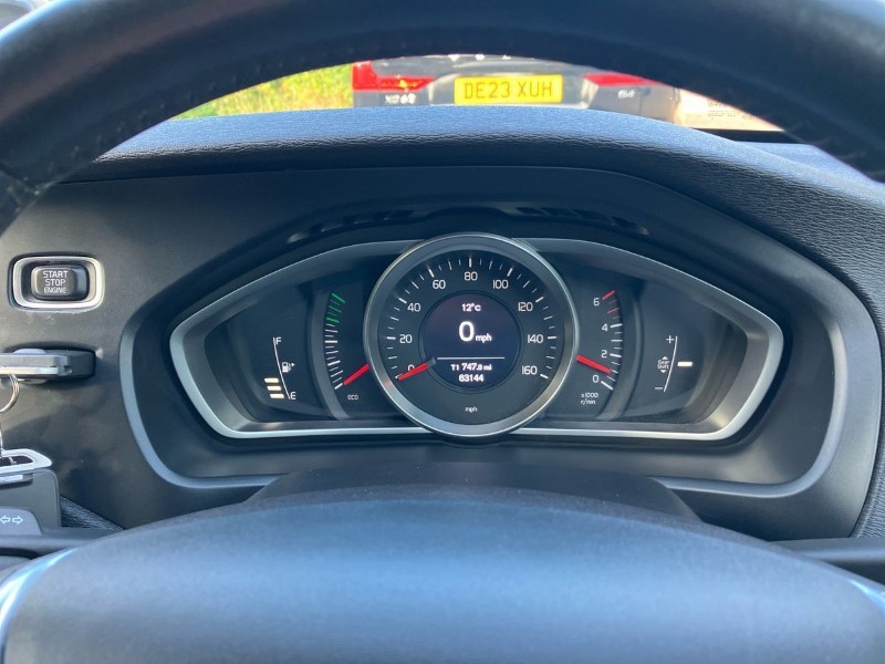 2014 (64) VOLVO V40 D2 Cross Country Lux 5dr 3563673