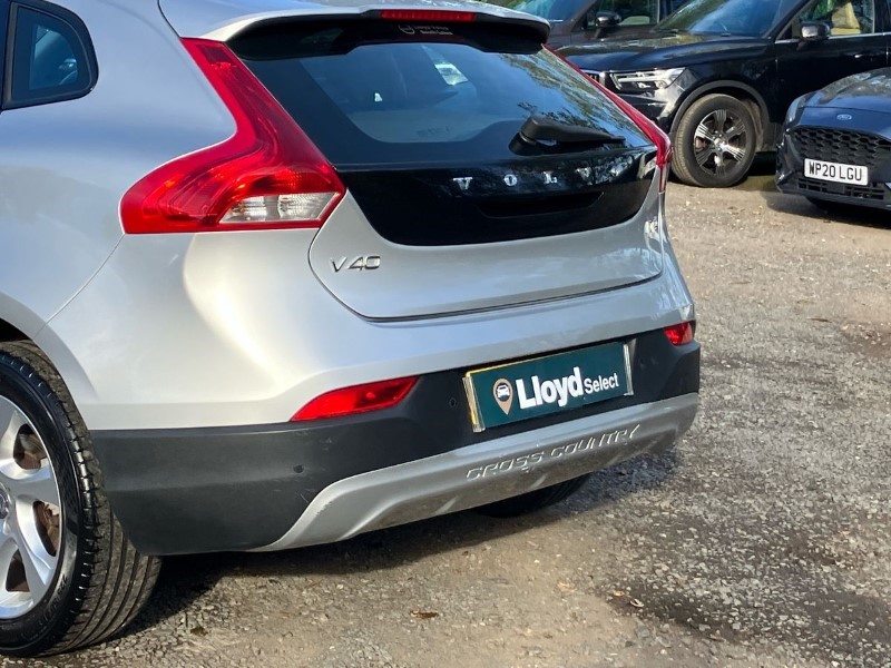 2014 (64) VOLVO V40 D2 Cross Country Lux 5dr 3563687