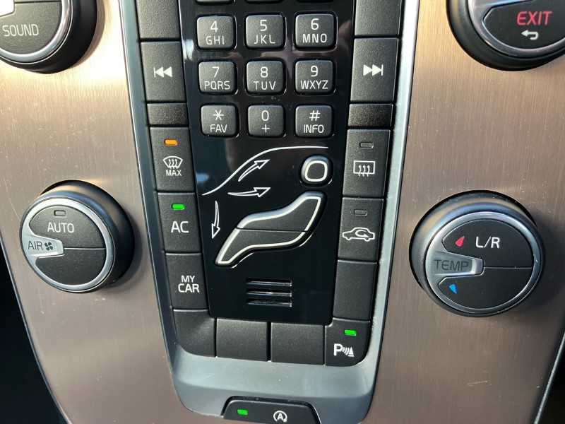 2014 (64) VOLVO V40 D2 Cross Country Lux 5dr 3563676