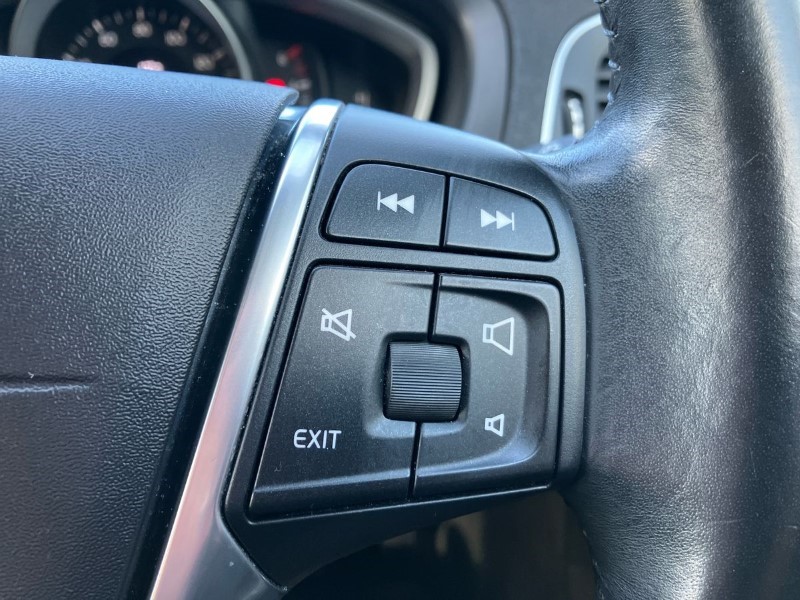 2014 (64) VOLVO V40 D2 Cross Country Lux 5dr 3563672