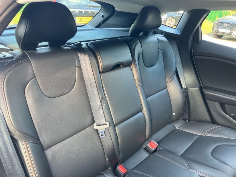 2014 (64) VOLVO V40 D2 Cross Country Lux 5dr 3563679