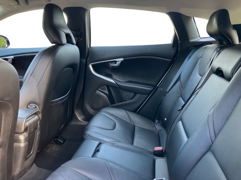 2014 (64) VOLVO V40 D2 Cross Country Lux 5dr 3563661