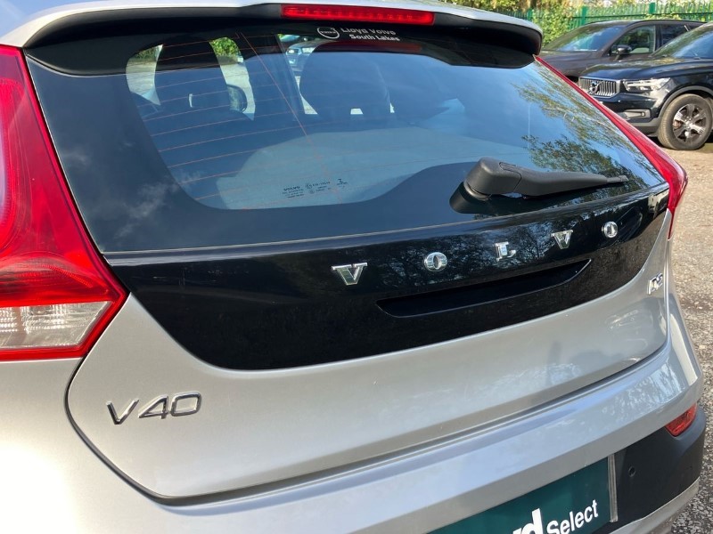 2014 (64) VOLVO V40 D2 Cross Country Lux 5dr 3563688