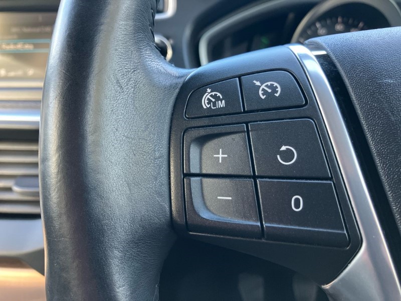 2014 (64) VOLVO V40 D2 Cross Country Lux 5dr 3563671