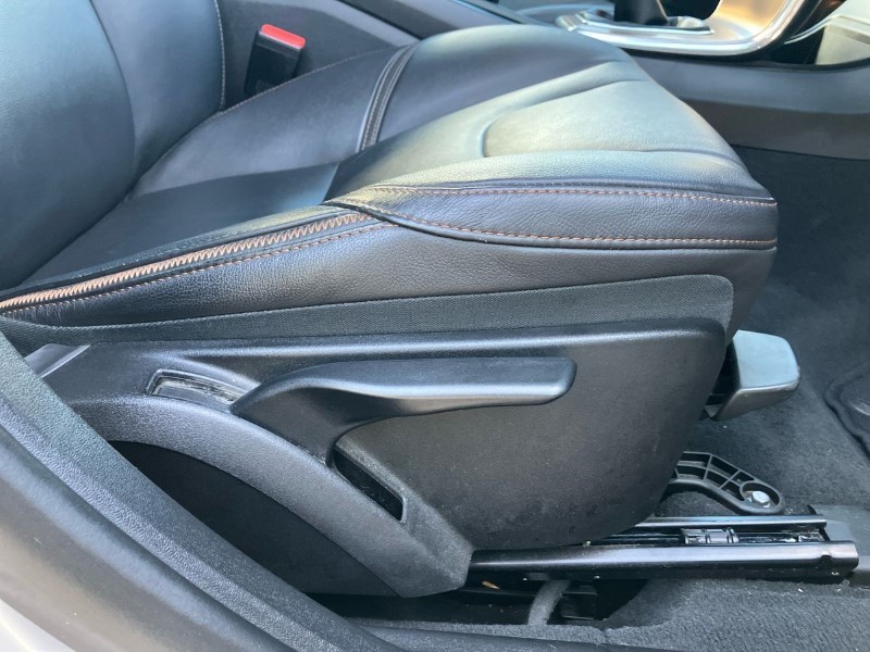 2014 (64) VOLVO V40 D2 Cross Country Lux 5dr 3563668