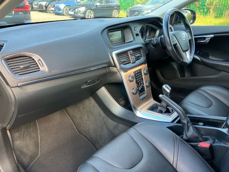 2014 (64) VOLVO V40 D2 Cross Country Lux 5dr 3563680