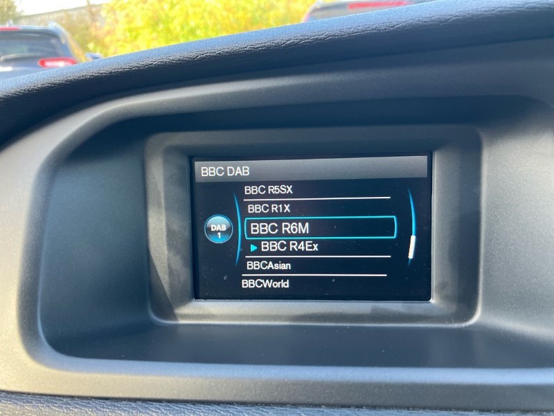 2014 (64) VOLVO V40 D2 Cross Country Lux 5dr 3563675