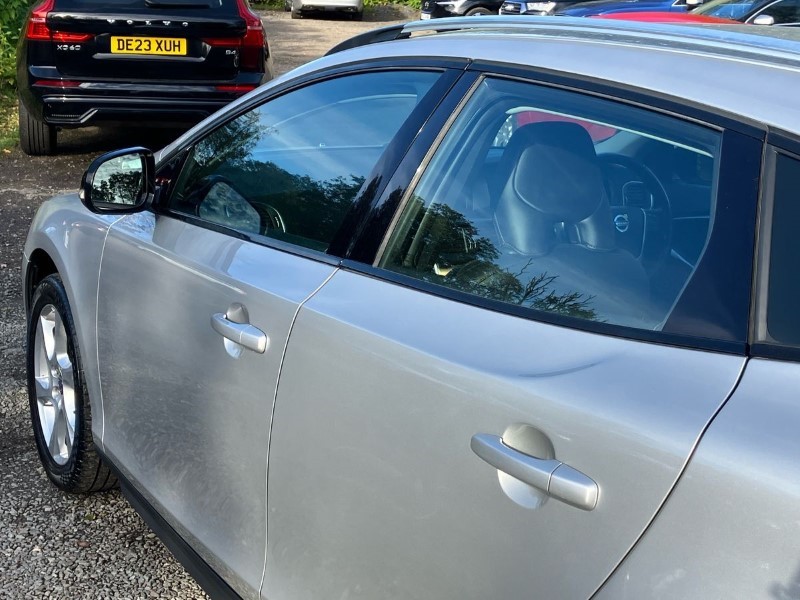 2014 (64) VOLVO V40 D2 Cross Country Lux 5dr 3563682