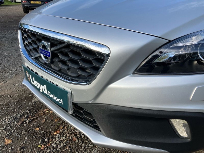 2014 (64) VOLVO V40 D2 Cross Country Lux 5dr 3563685