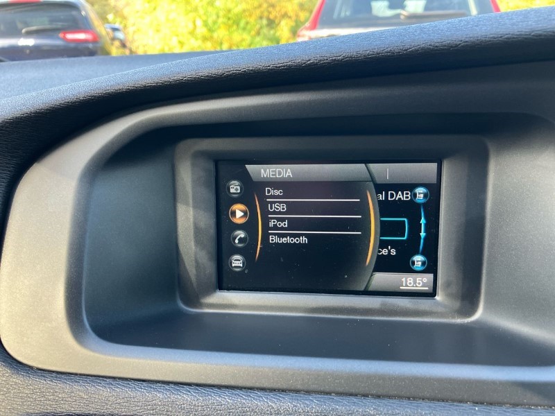 2014 (64) VOLVO V40 D2 Cross Country Lux 5dr 3563674