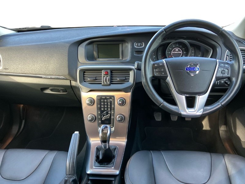 2014 (64) VOLVO V40 D2 Cross Country Lux 5dr 3563691