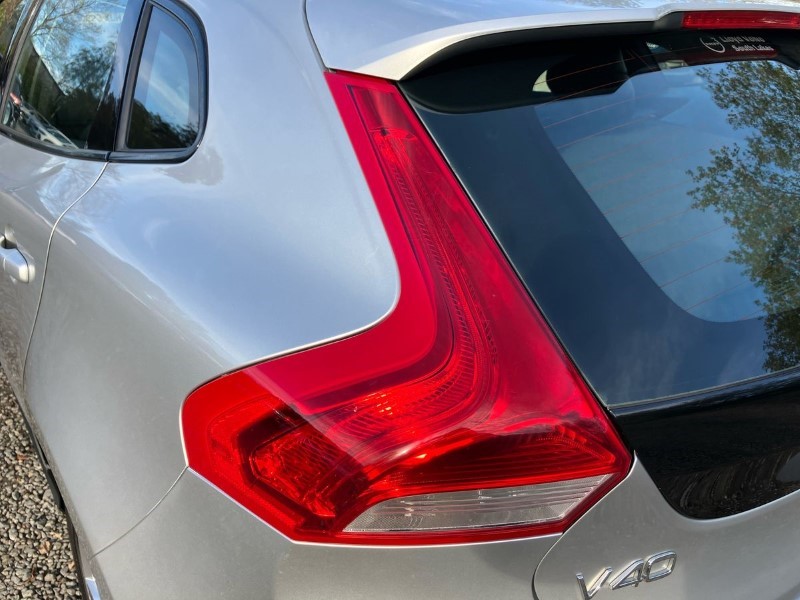 2014 (64) VOLVO V40 D2 Cross Country Lux 5dr 3563686