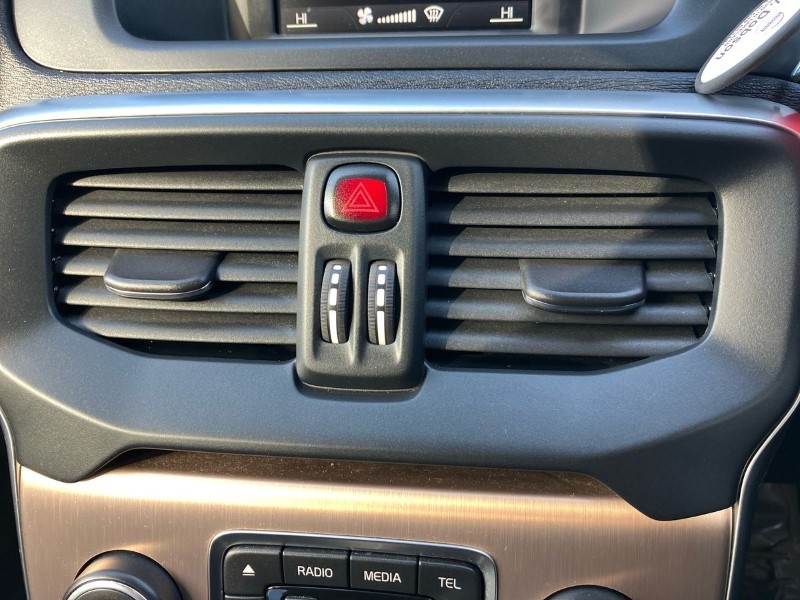 2014 (64) VOLVO V40 D2 Cross Country Lux 5dr 3563695