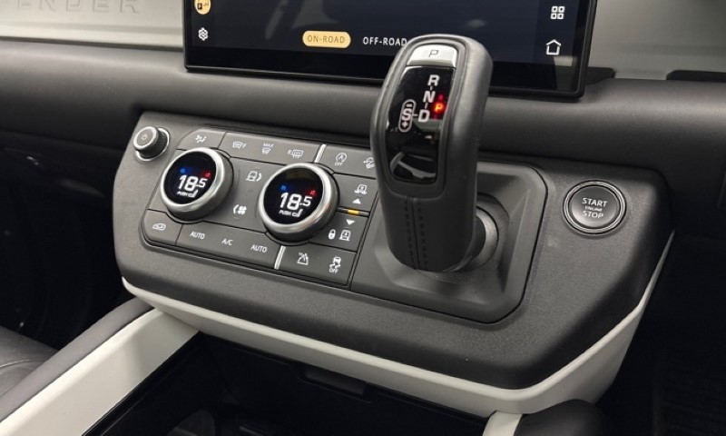 2025 (25) LAND ROVER DEFENDER 3.0 D350 X-Dynamic HSE 110 5dr Auto [7 Seat] 5846308