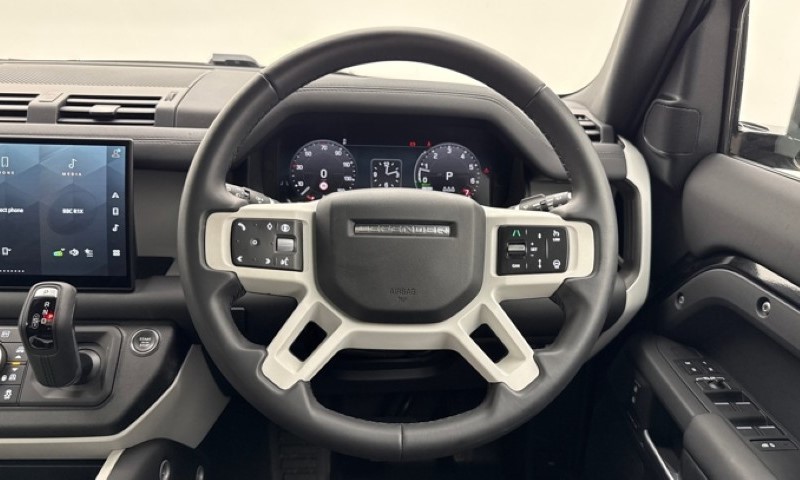 2025 (74) LAND ROVER DEFENDER 2.0 P300e X-Dynamic SE 110 5dr Auto 5844165