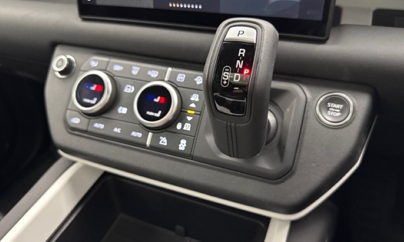 2025 (74) LAND ROVER DEFENDER 2.0 P300e X-Dynamic SE 110 5dr Auto 5844163