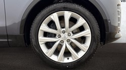 2024 (74) LAND ROVER DISCOVERY 3.0 D350 Dynamic SE 5dr Auto 5877410