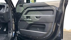 2025 (25) LAND ROVER DEFENDER 5.0 P425 X 110 5dr Auto 5948369