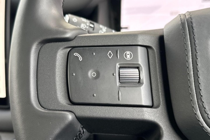 2025 (25) LAND ROVER DEFENDER 5.0 P425 X 110 5dr Auto 5948375