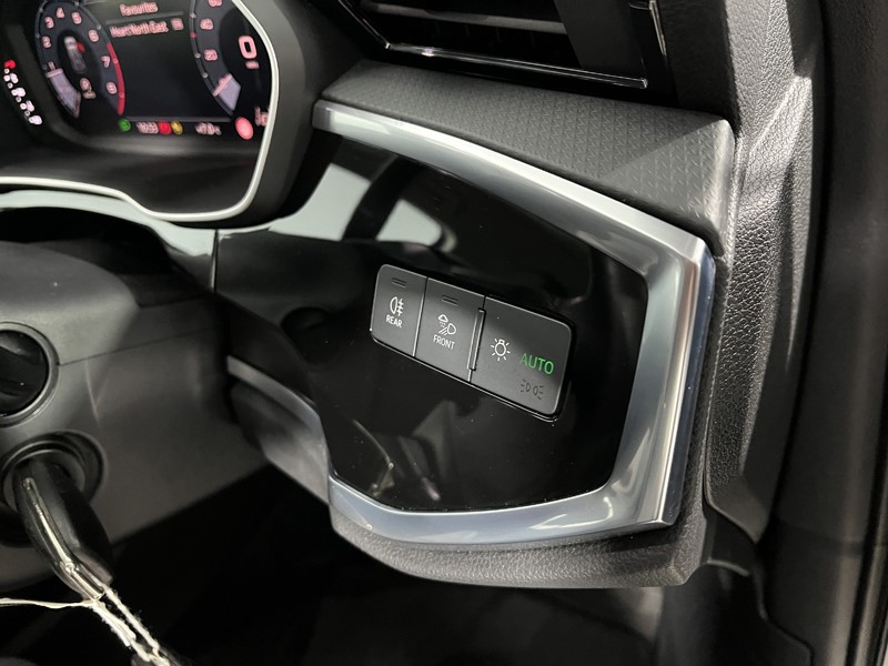 2022 (22) AUDI Q3 35 TFSI Sport 5dr 5101008