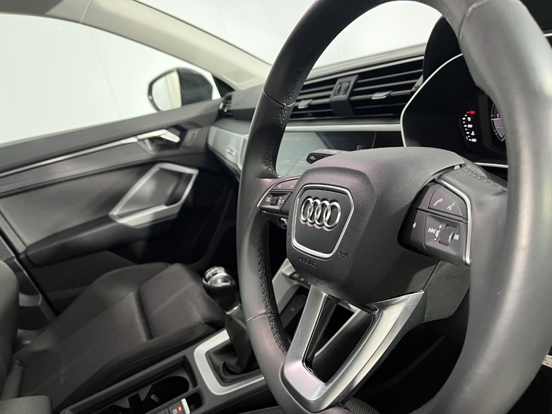 2022 (22) AUDI Q3 35 TFSI Sport 5dr 5101009