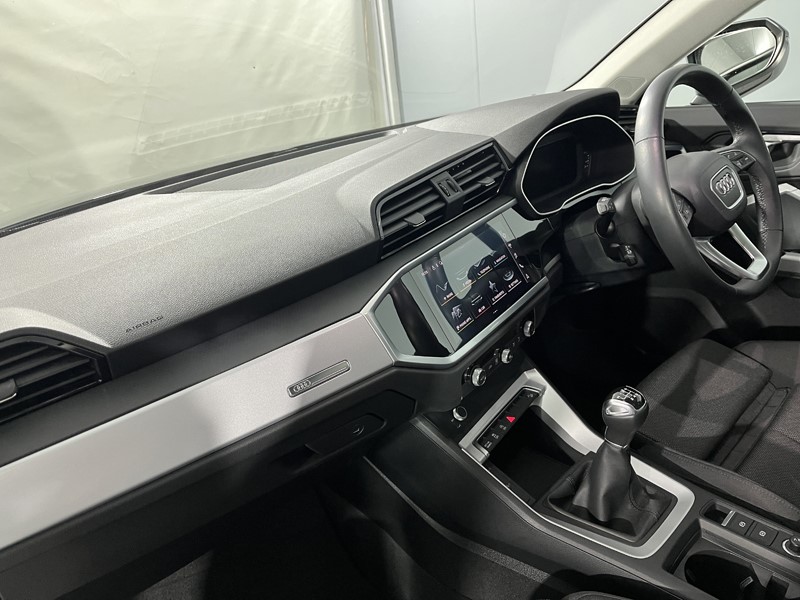 2022 (22) AUDI Q3 35 TFSI Sport 5dr 5100996