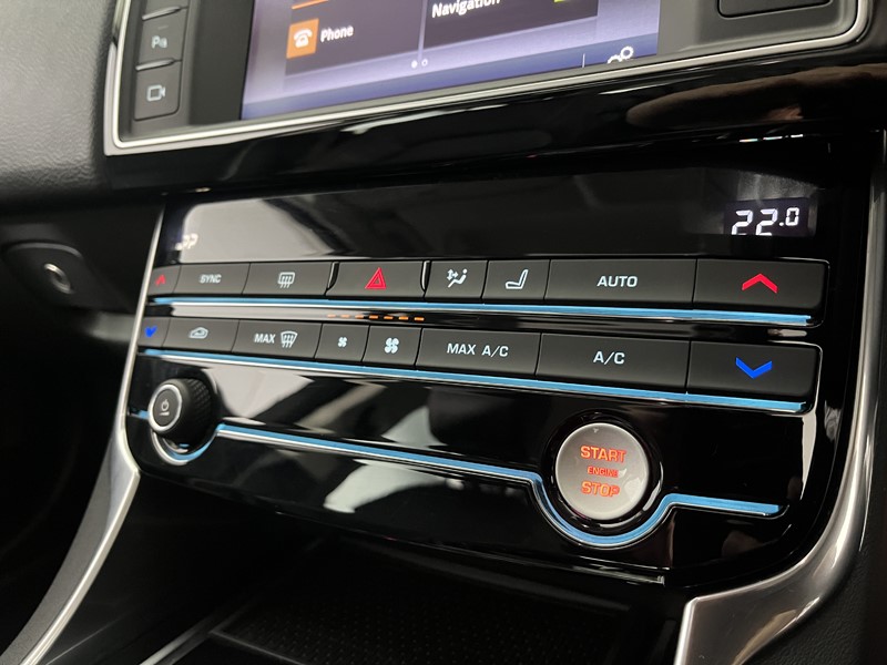 2017 (17) JAGUAR XE 2.0d [180] Prestige 4dr Auto 5107948