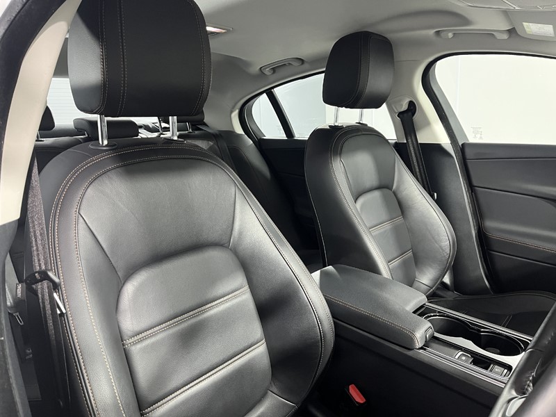 2017 (17) JAGUAR XE 2.0d [180] Prestige 4dr Auto 5107930