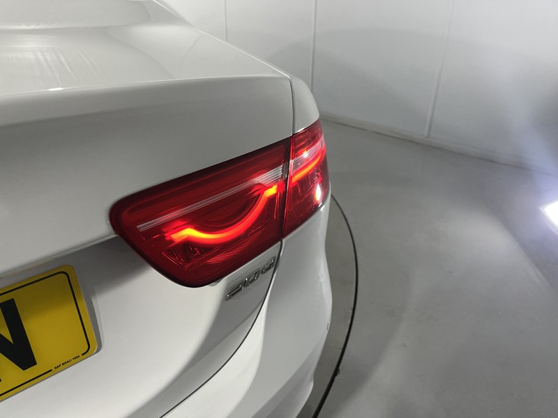 2017 (17) JAGUAR XE 2.0d [180] Prestige 4dr Auto 5107960