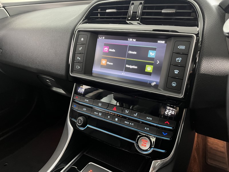 2017 (17) JAGUAR XE 2.0d [180] Prestige 4dr Auto 5107959