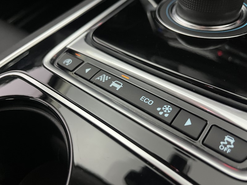 2017 (17) JAGUAR XE 2.0d [180] Prestige 4dr Auto 5107950