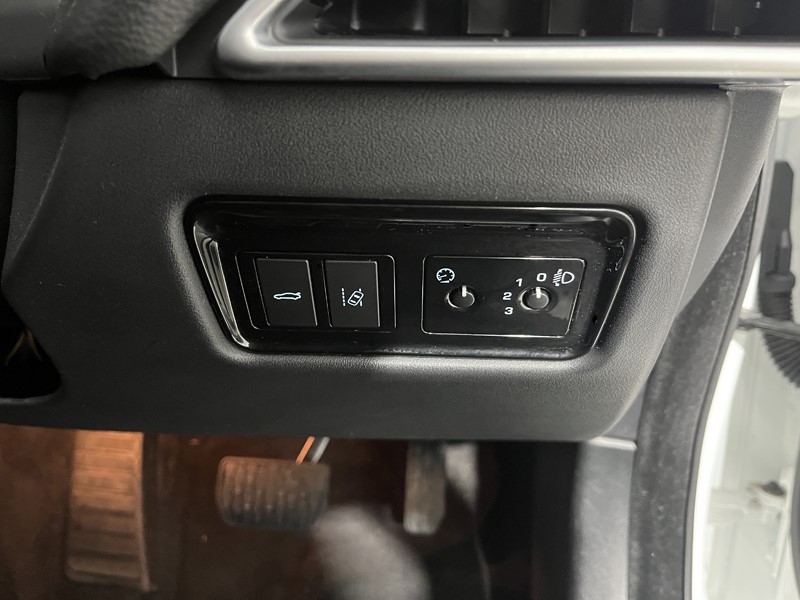 2017 (17) JAGUAR XE 2.0d [180] Prestige 4dr Auto 5107940