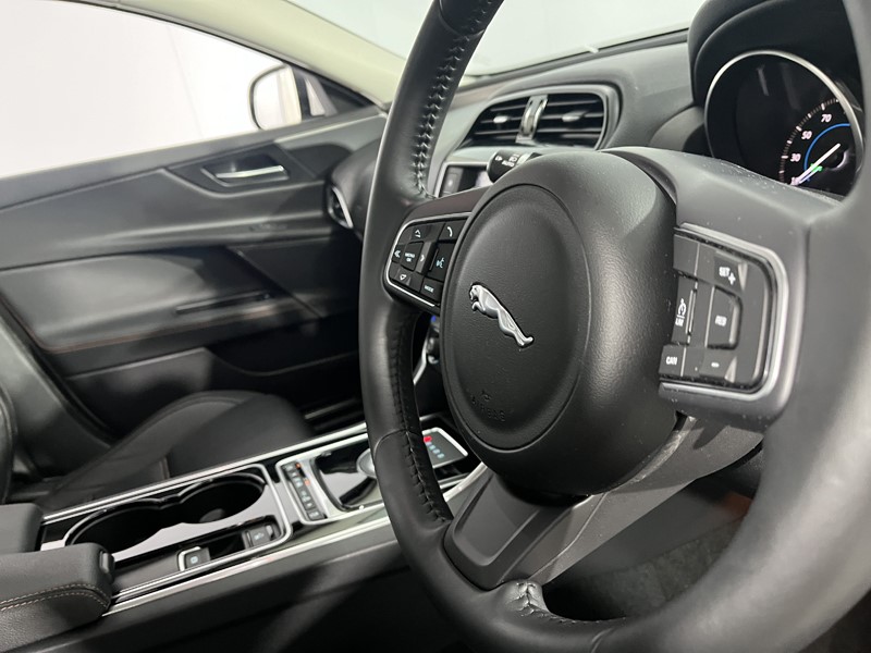 2017 (17) JAGUAR XE 2.0d [180] Prestige 4dr Auto 5107941