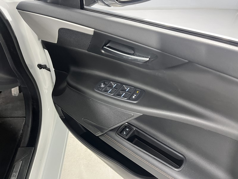 2017 (17) JAGUAR XE 2.0d [180] Prestige 4dr Auto 5107939