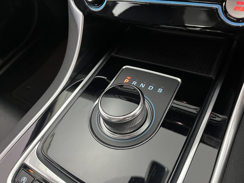 2017 (17) JAGUAR XE 2.0d [180] Prestige 4dr Auto 5107929