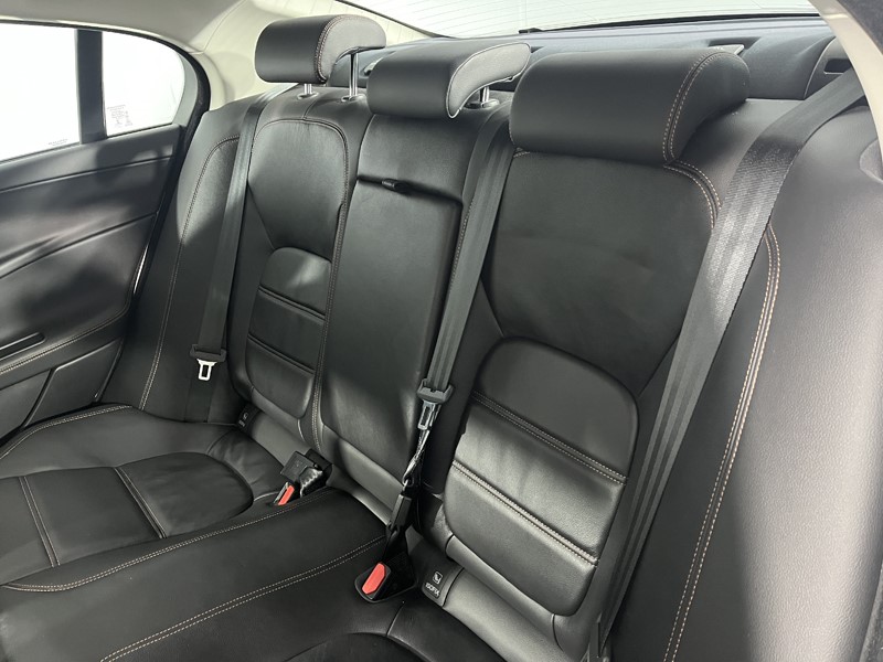 2017 (17) JAGUAR XE 2.0d [180] Prestige 4dr Auto 5107931