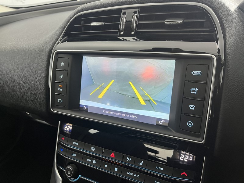 2017 (17) JAGUAR XE 2.0d [180] Prestige 4dr Auto 5107937